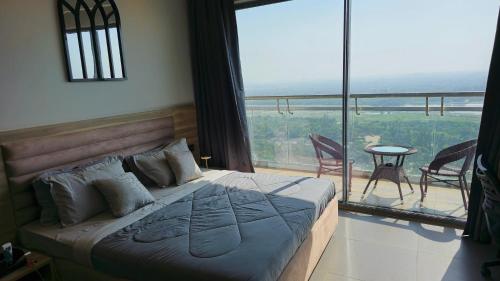 Postel nebo postele na pokoji v ubytování The Luxe Living