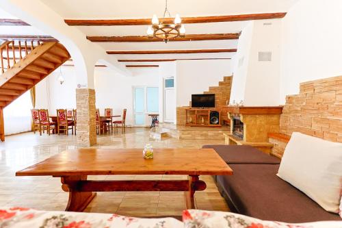 a living room with a couch and a table at Casa de Vacanta Diana Turnu Rosu in Turnu Roşu