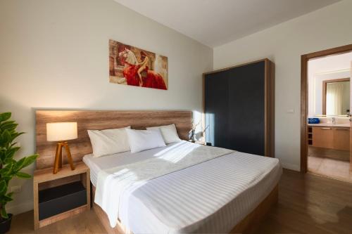 Postel nebo postele na pokoji v ubytování New with hot view,4 bedrooms”Emaar Mivida”