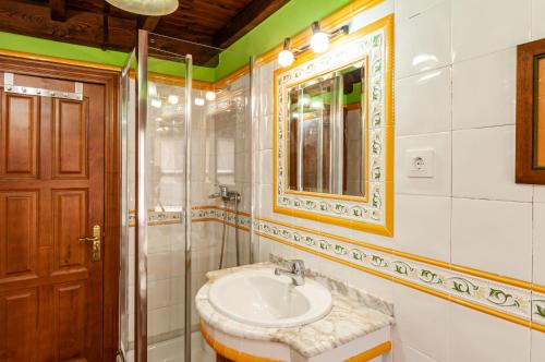 Koupelna v ubytování Casa Rural La Regoria