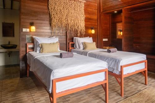 Postel nebo postele na pokoji v ubytování Mad Monkey Nusa Lembongan