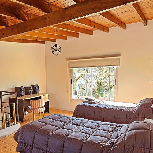 a bedroom with two beds and a window at Departamento Los Cardales in Los Cardales