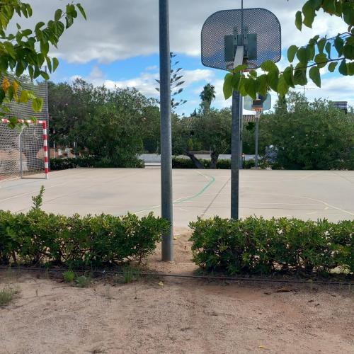an empty basketball court with a basketball hoop at Чалет у Татьяны здаётся один этаж 175кв м in Salou