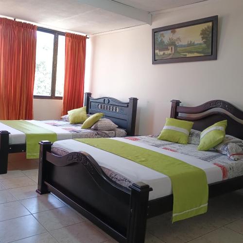 Katil atau katil-katil dalam bilik di Hotel Villa Giron inn