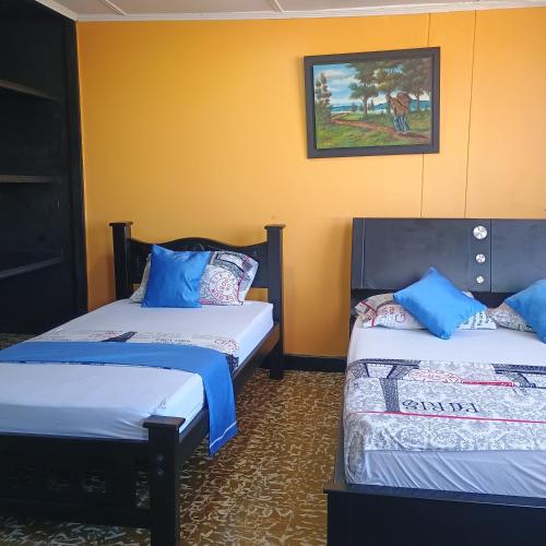 Katil atau katil-katil dalam bilik di Hotel Villa Giron inn