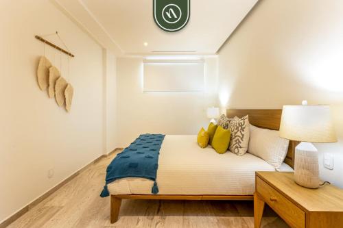 Ένα ή περισσότερα κρεβάτια σε δωμάτιο στο Luxury 2 BR Condo - Oceanview Pool - Gym