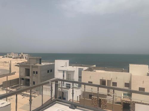 a view of a building with the ocean in the background at Appartements Playa NDB City in Nouadhibou