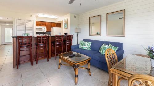 Una cocina o zona de cocina en Modern and Coastal Ocean Pointe 2307