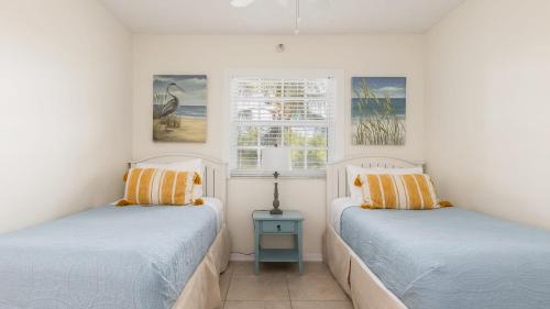 Cama o camas de una habitación en Modern and Coastal Ocean Pointe 2307