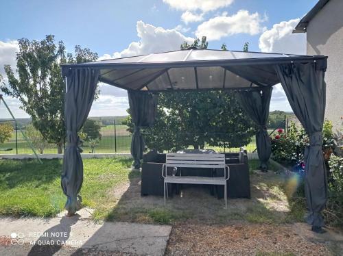 Maison accueillante avec jardin à Assay