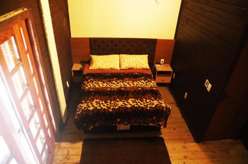 a small bedroom with two beds and a door at Chalé com Piscina Aquecida - Vista Panorâmica da Praia, a 200m do Mar, Sala de Jogos, Academia e Churrasqueira in Imbituba