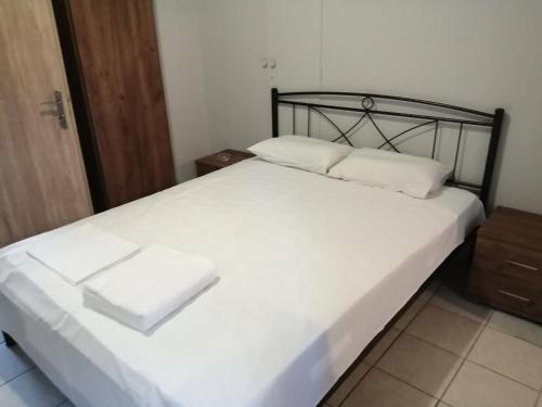 Ελευθέριος, rooms 1