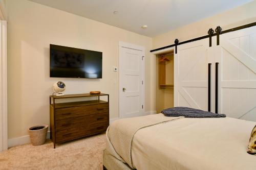Una cama o camas en una habitación de Academy Place | Valerian