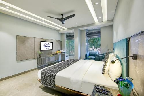 a bedroom with a large bed and a ceiling at HOTEL UPTOWN - Luxury Restaurant & Rooftop Near Connaught Place in New Delhi