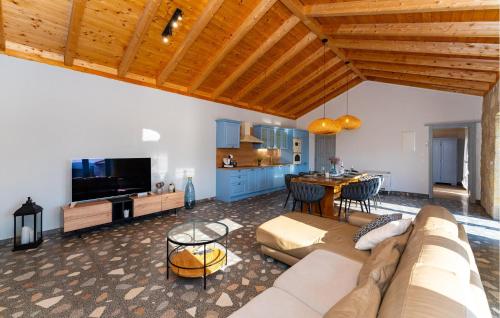 a living room with a couch and a table at 4 Bedroom Cozy Home In Krusevo in Kruševo