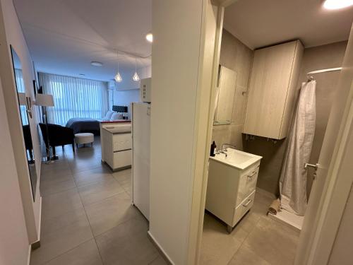 Et badeværelse på ESPACIO ESTOMBA 666 Elegante estudio con cochera