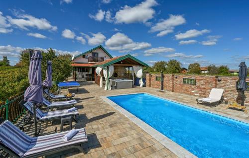 Beautiful Home In Prugovac With Sauna