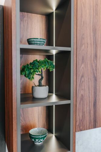 a bonsai plant sitting on a shelf at Studio apartmani Albero in Ivanić-Grad