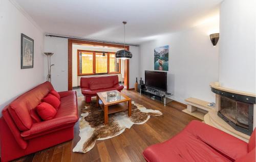 TV a/nebo společenská místnost v ubytování 4 Bedroom Lovely Home In Selce