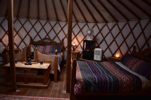 Posezení v ubytování Doolin Glamping