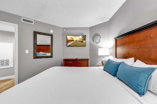 Oceanfront Perfect Couples Getaway photo 3