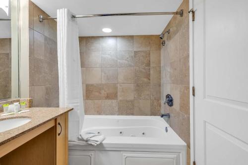 Oceanfront Perfect Couples Getaway photo 5