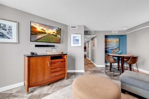 Oceanfront Perfect Couples Getaway photo 24