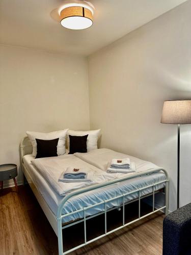 a small bedroom with a bed with two towels on it at Apartment in ruhiger Lage-Waschmaschine-Balkon in Wolfsburg