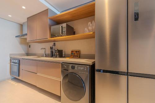 Кухня или мини-кухня в Gorges Residence Salvador

