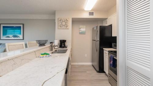 Una cocina o zona de cocina en Marina to Ocean View Key Largo Ocean Pointe 5308