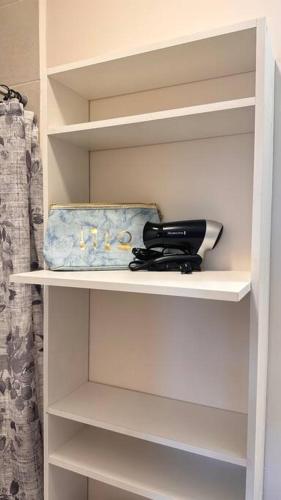 a shelf with a purse and a bag on it at Distrito Artemisa Loft Apartments in Tegucigalpa