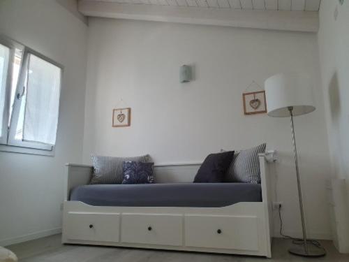a bedroom with a bed with blue sheets and a lamp at B&B Il Pozzo dei Desideri in Martellago