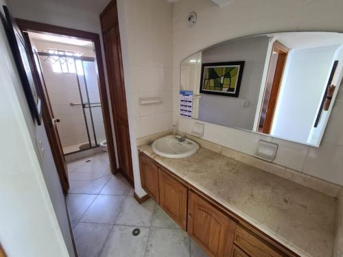 Koupelna v ubytování Rodadero Excelente Apartamento