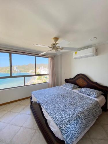 Postel nebo postele na pokoji v ubytování Rodadero Excelente Apartamento