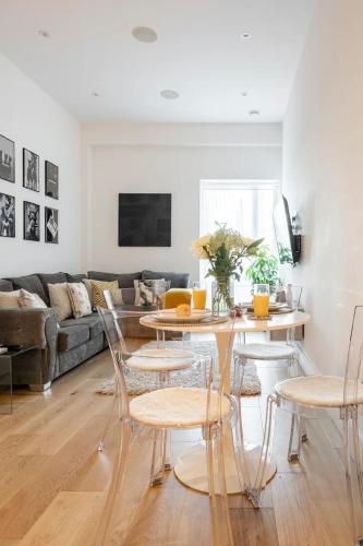 a living room with a table and chairs at Superb 1-Bed Apartment in Hertfordshire in Welwyn Garden City