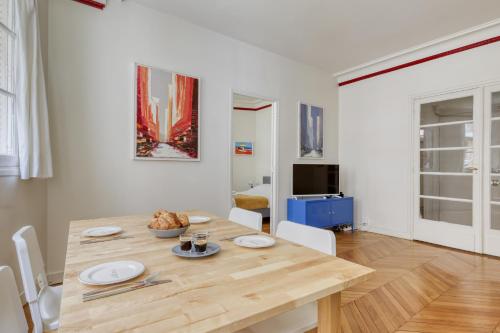 Photo de la galerie de l'établissement Elegant 3 Brd Flat - Heart of Paris 16th, à Paris