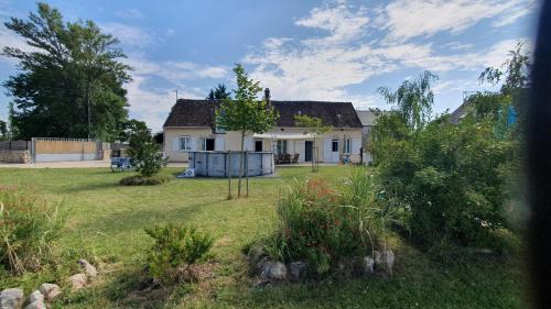 Gallery image of Le clos Taquois - gîte 6 pers piscine et jacuzzi in Villetrun