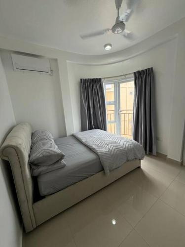Ένα ή περισσότερα κρεβάτια σε δωμάτιο στο Fully furnished apartment few steps from beach