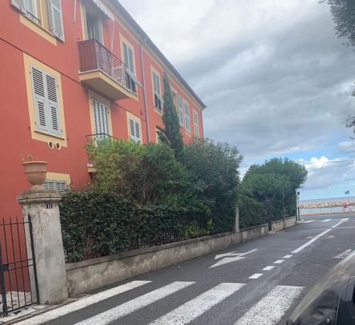 Bilocale a trenta metri dal mare