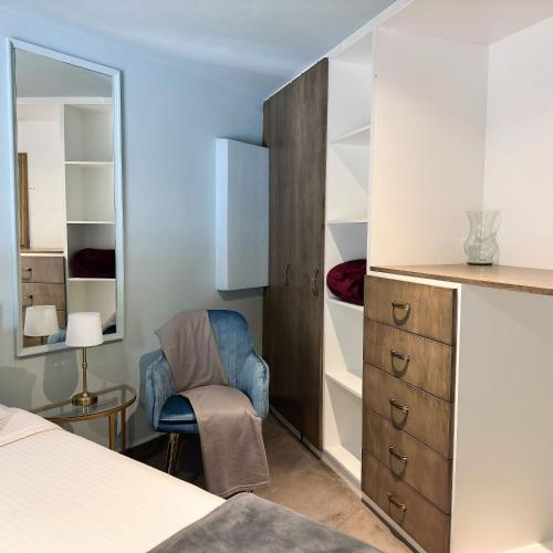 a bedroom with a bed and a chair and a dresser at Hotel Pietro Santo in Santeagueda