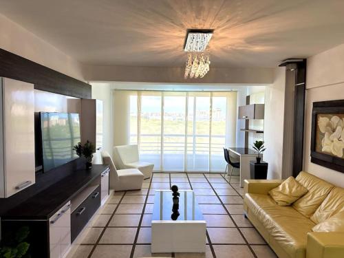 Elegante Apartamento en Costa Azul, con Agua 24H