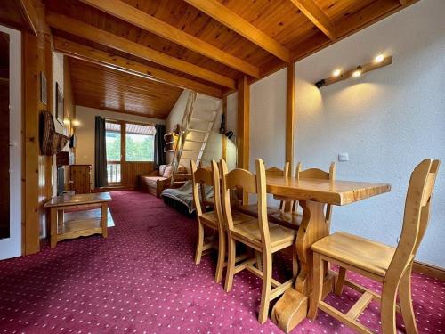 Appartement confortable avec mezzanine, terrasse et casier à ski aux pieds des pistes - FR-1-351-236