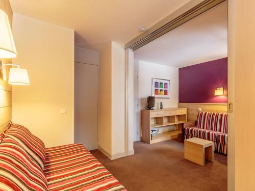 Photo de la galerie de l'établissement Appartement 24m², balcon, piscine chauffée, parking, Plagne 1800 - FR-1-351-246, à La Plagne Tarentaise