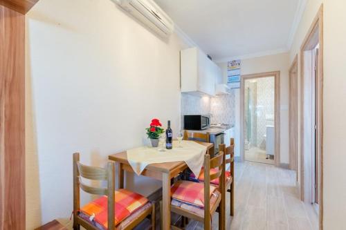 Apartments Fidelis - One Bedroom Apartment with Terrace and Garden View 4