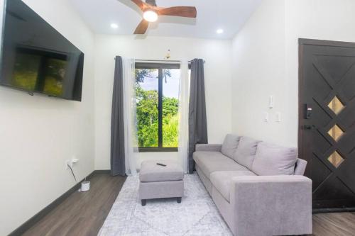 Island escape 1 Bdrm with full concierge service in west end 2