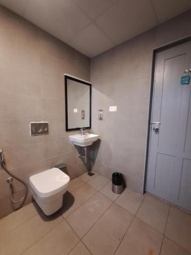 Koupelna v ubytování Hotel B R REGENCY