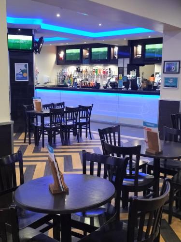 Restoran atau tempat lain untuk makan di 3 Bedroom Caravan, Edi Rita, Robin Hood, Pet Friendly