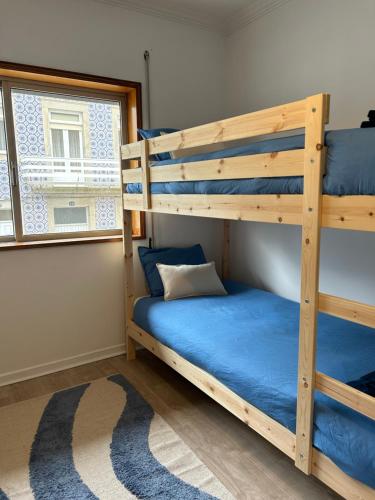a bedroom with two bunk beds and a window at Casa Moledo in Moledo