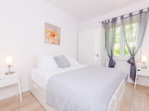 Color Apartments - Comfort One Bedroom Apartment with Terrace and Partial Sea View Yellow