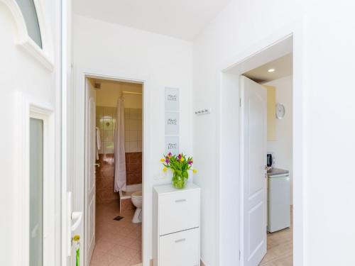 Color Apartments - Comfort One Bedroom Apartment with Terrace and Partial Sea View Yellow
